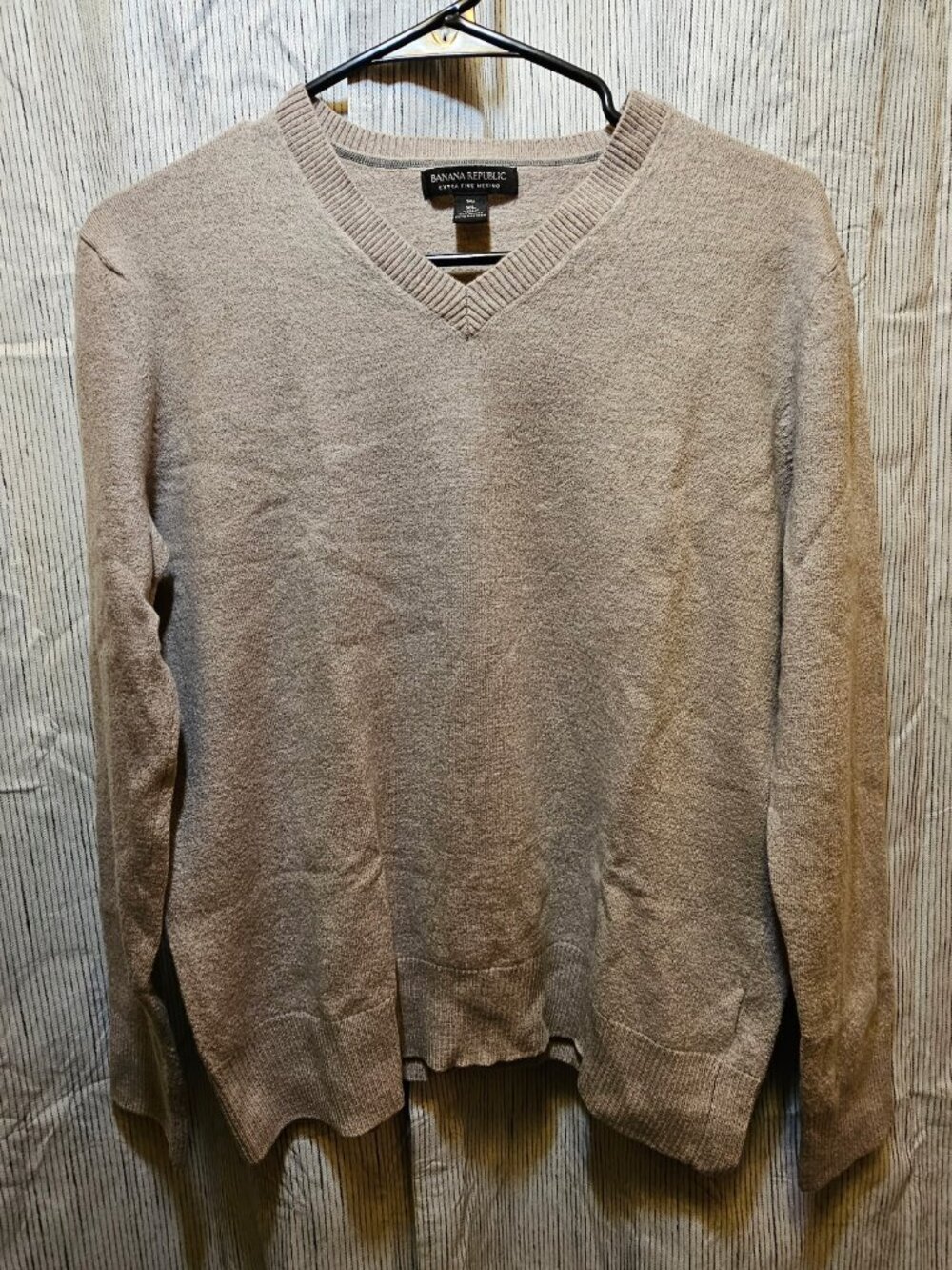 Banana Republic 100% Extra Fine Merino Wool Sweater, Size Tall XL, Tan.